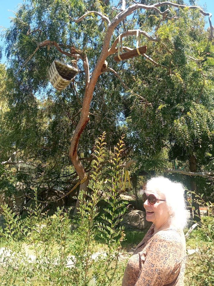 summer-2025-mom-at-zoo